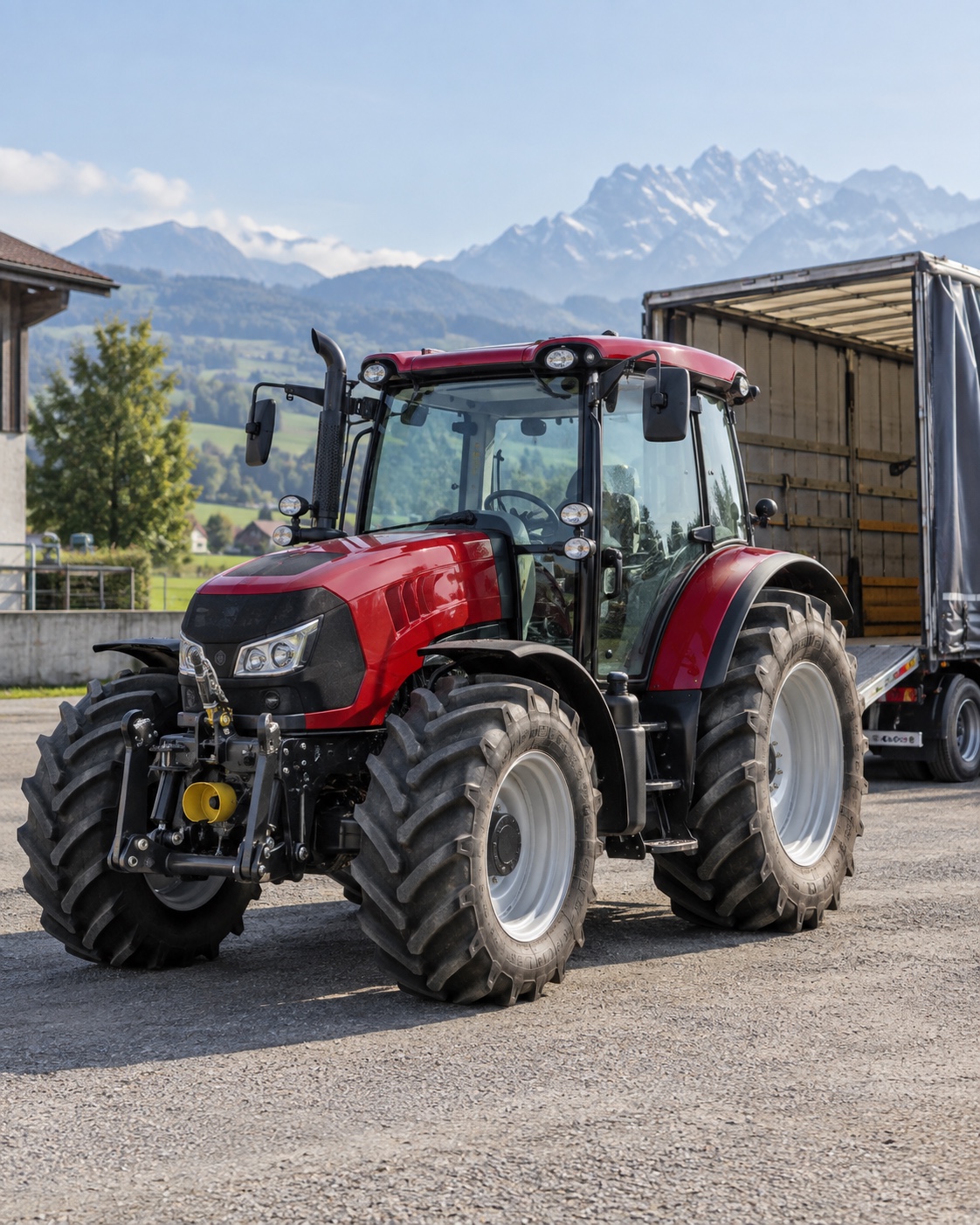 Tracteur rouge livré dans une exploitation suisse
